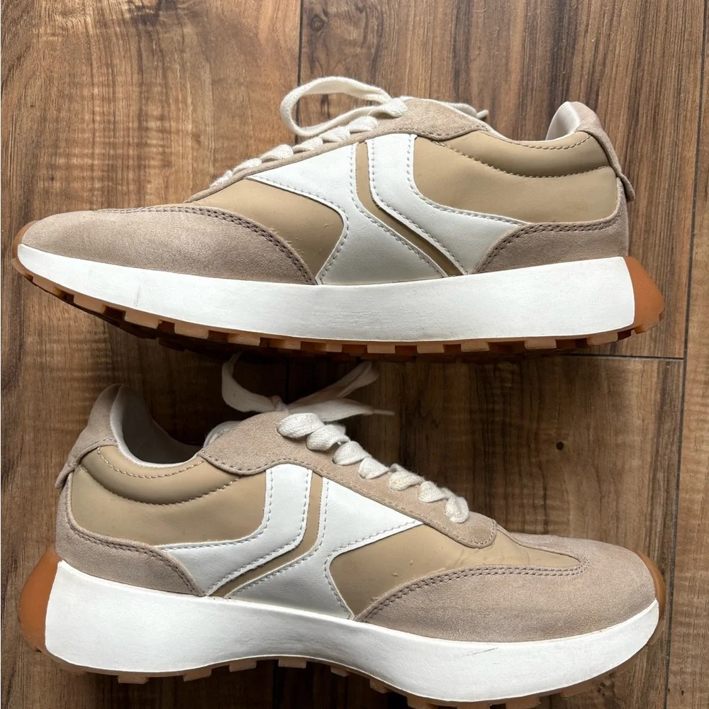 Steve Madden Women's Escapade Retro-Inspired Sneakers with Chunky Midsole - Picture 2 of 11